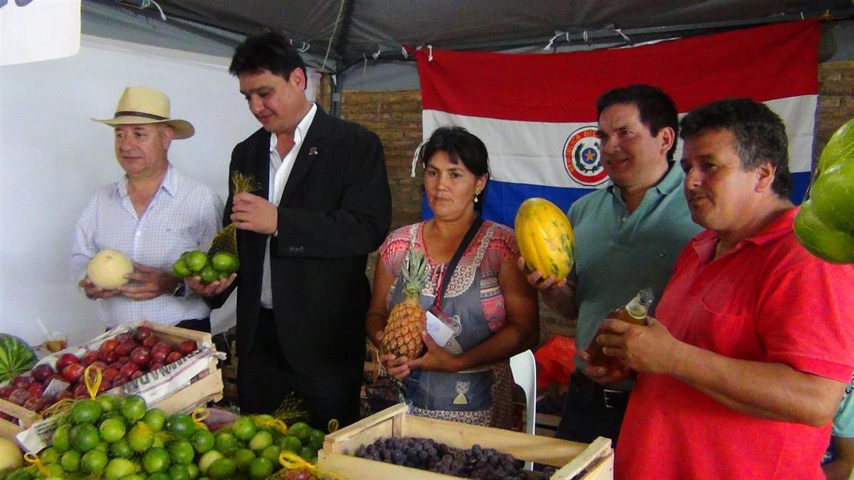 Exitosa Expo frutas en La Colmena
