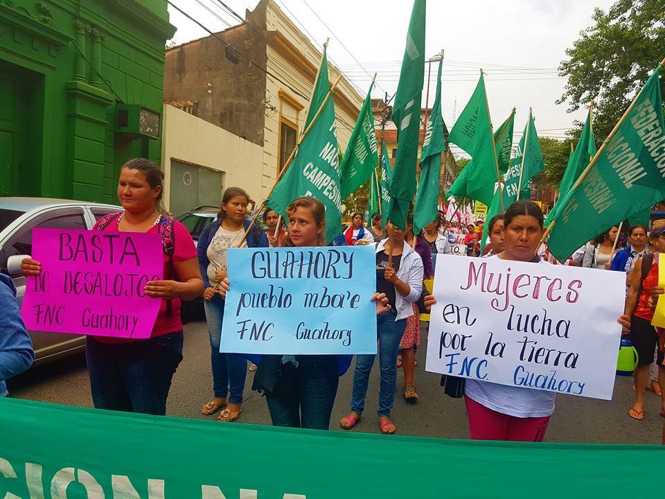 Federacion Nacional Campesina realiza marcha frente  a la comandancia de Policía