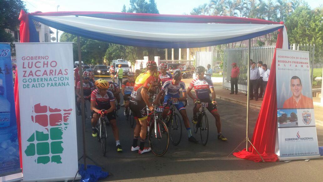 Arrancó en Villarrica la Vuelta Ciclística Alto Paraná 2017 – Uniendo Departamentos