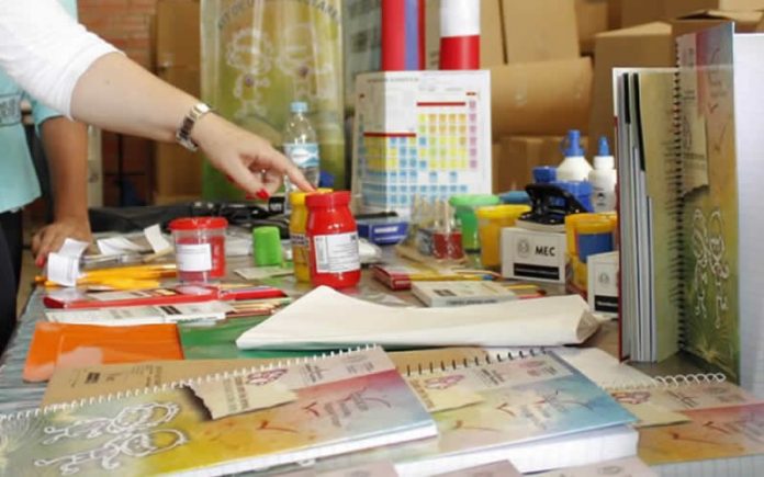 Resaltan entrega de kits escolares dentro del cronograma establecido