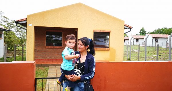 Entregan 104 viviendas económicas a pobladores de Mauricio José Troche – Guairá