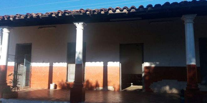 Escuela Cervantes sin esperanza de que reparen aulas