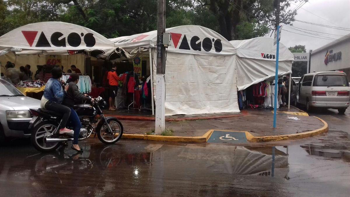 Municipalidad de Villarrica hará liberar el paso a peatones en la Plaza de los Héroes