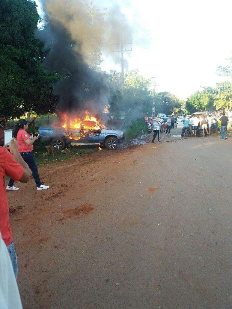 Incendio de camionetas en Villarrica