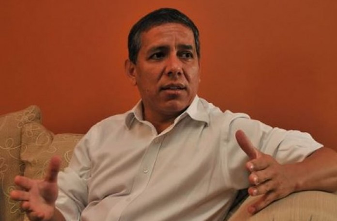 “Las internas partidarias son a platazo limpio”, afirma senador liberal
