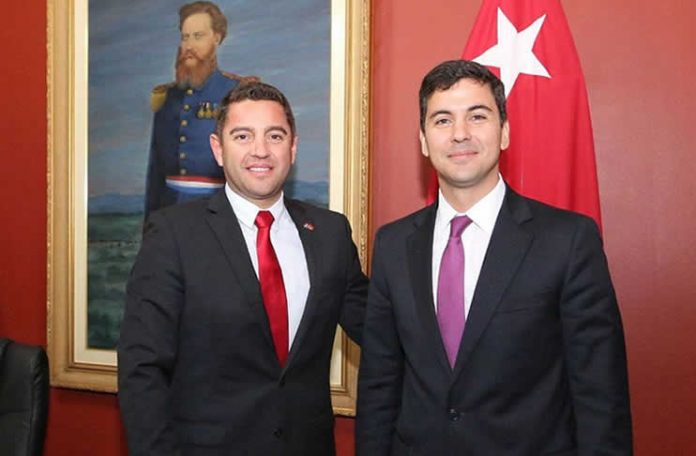 Aseguran que Santiago Peña cada vez está llegando más a la dirigencia colorada