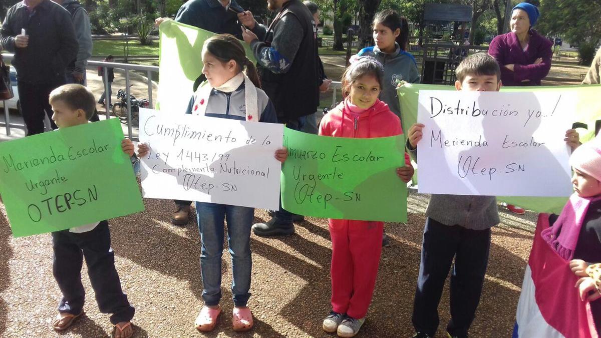 Niños y profesores reclaman la no provisión de la leche  a las escuelas del Guairá