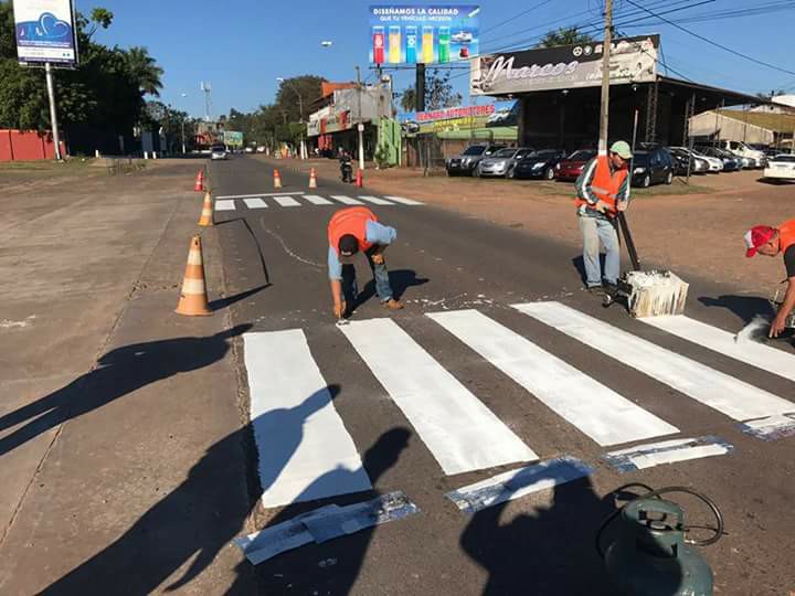 Municipalidad realiza bacheos y pintura de calles