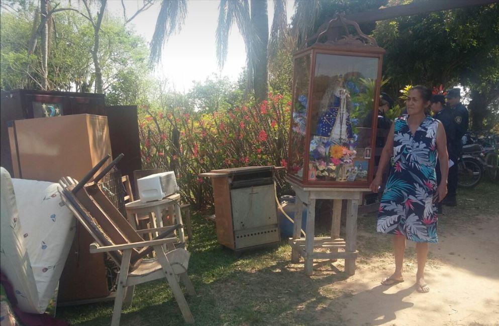 Desalojan a familia de Yataity