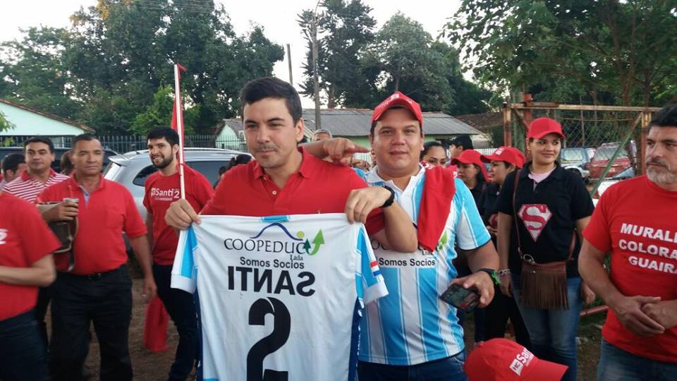 Camiseta con logo de Coopeduc entregada a Santiago Peña causó reacciones