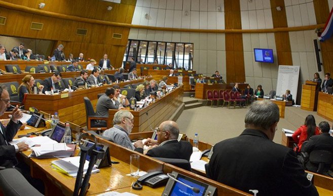 Profesor Antonio Ferreira criticó al senador Alfonso por votar en contra del aumento a los maestros