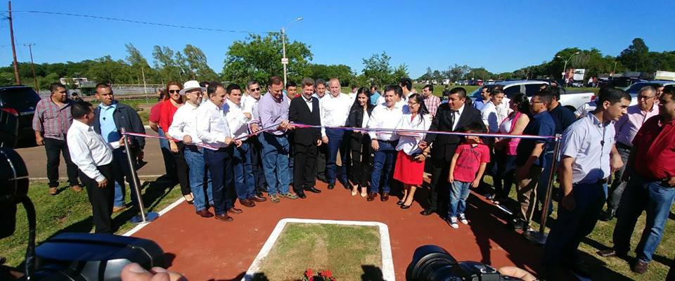 Gobierno inauguró empedrado y ciclovía en Sapucai