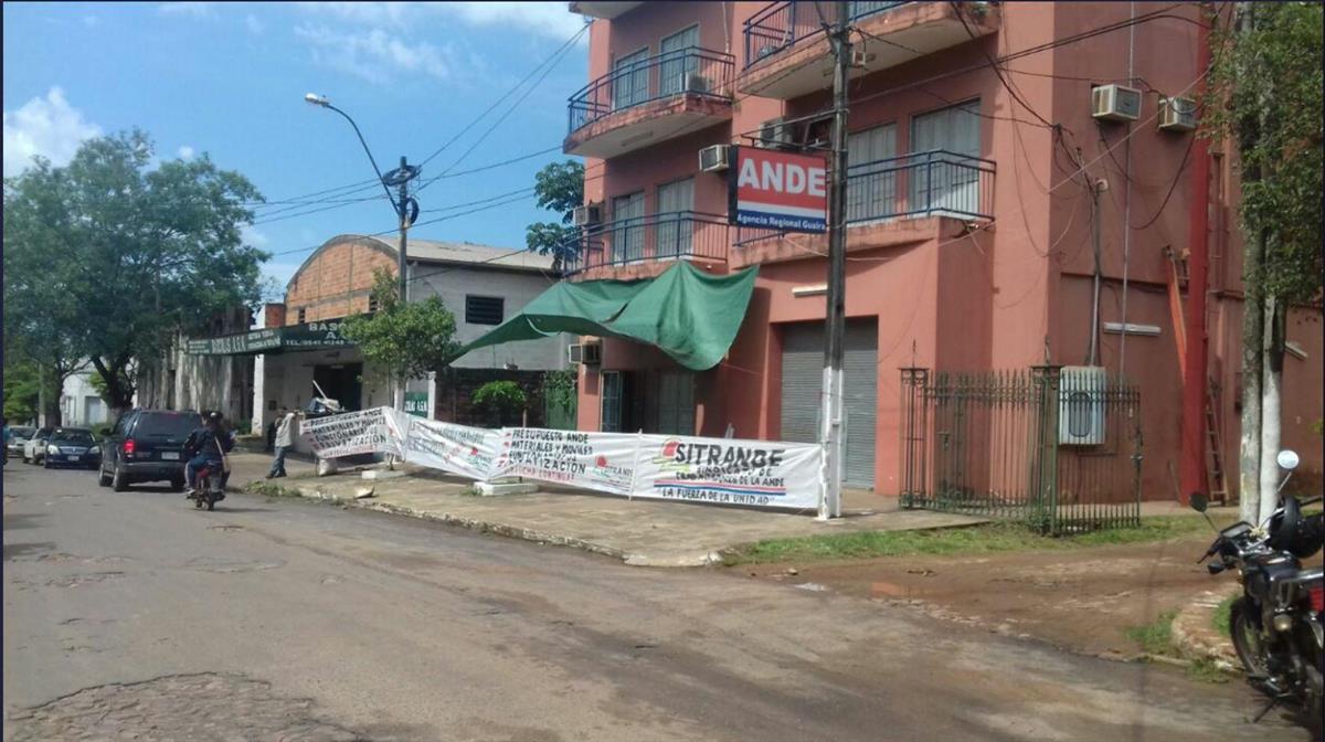 Funcionarios de ANDE nuevamente pararon hoy esperando estudio de presupuesto en senado