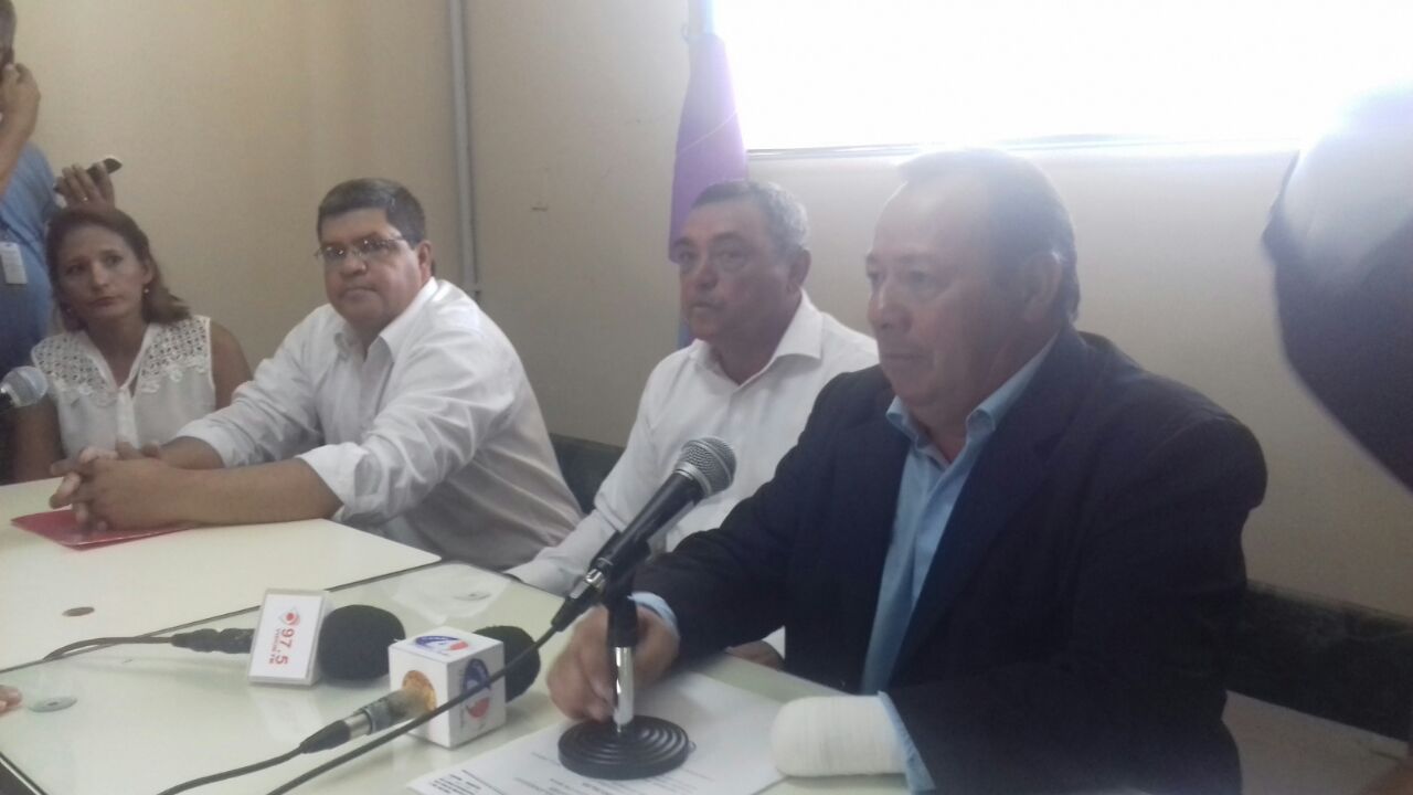 Tensión en la gobernación en inédita sesión rinden cuentas los dos gobernadores