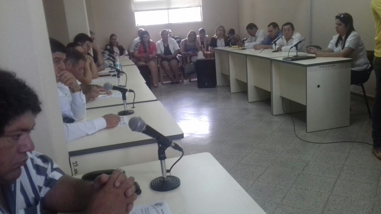 Dos gobernadores y catorce concejales