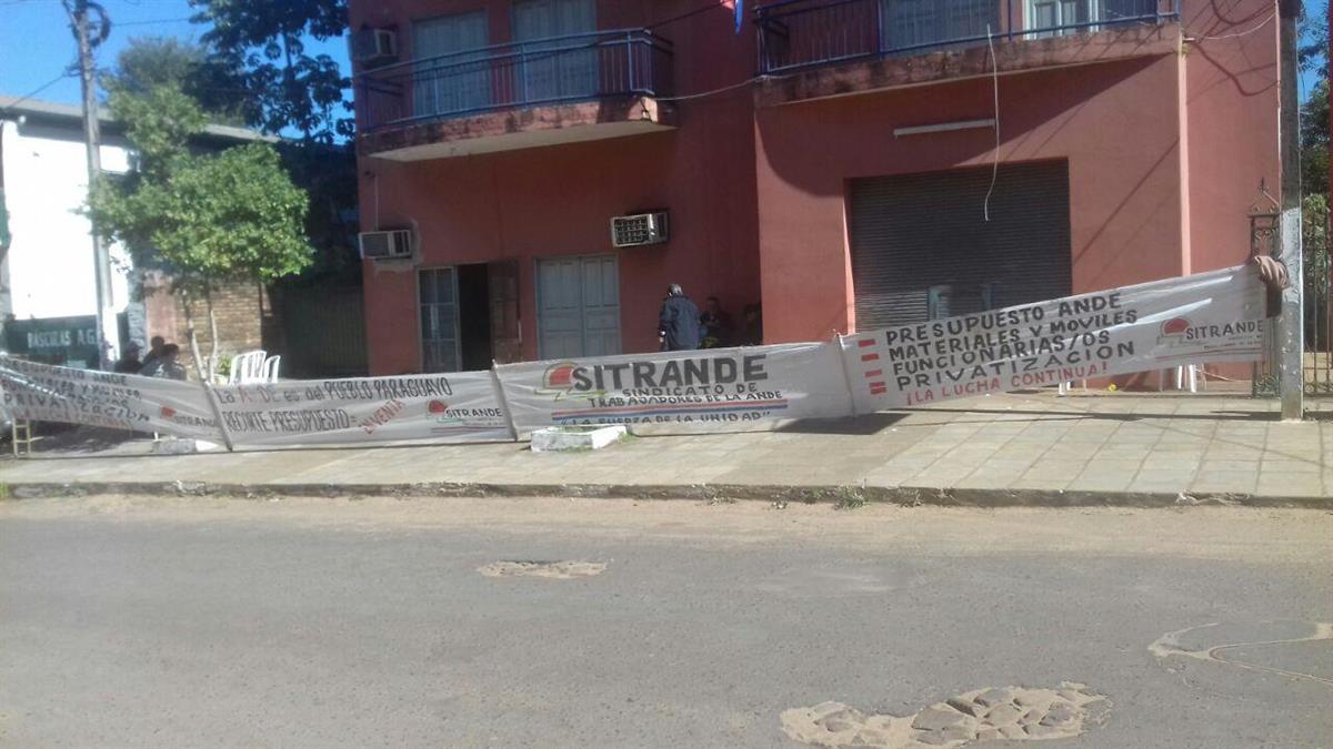 Trabajadores se manifiestan contra creación de superintendencia