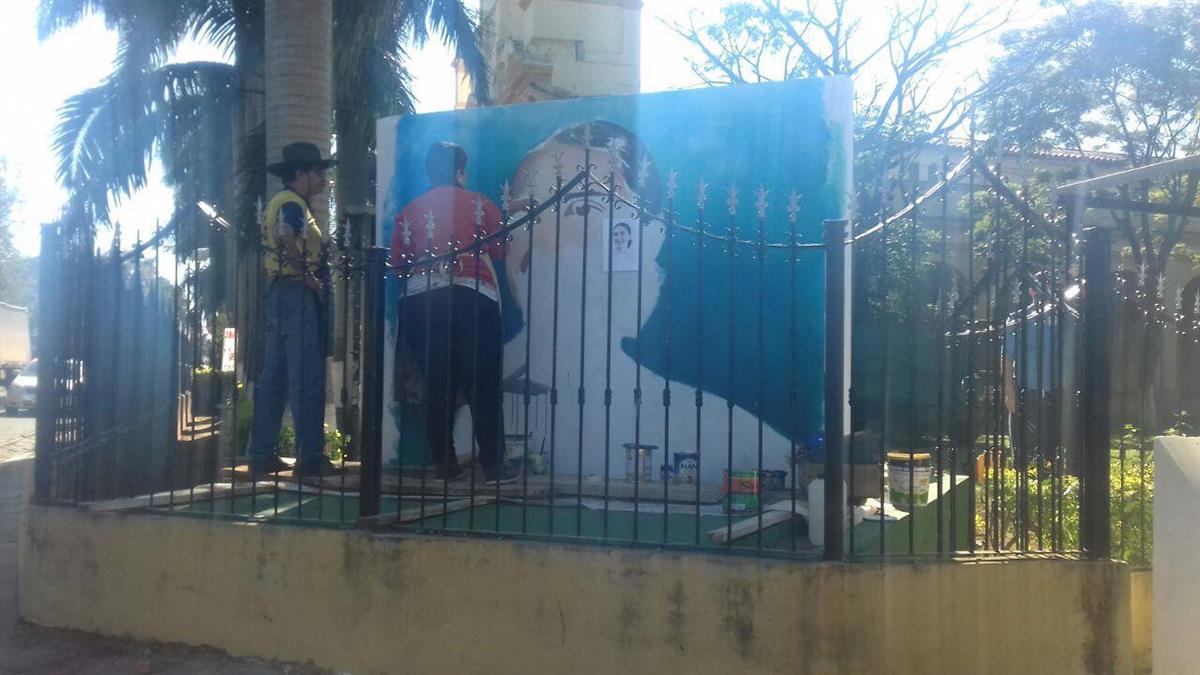 Inició pintura del mural de Chiquitunga