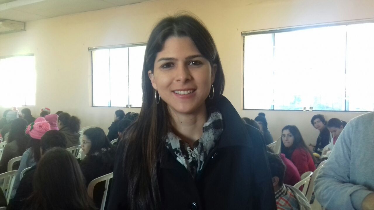 Entregan tarjetas a becados de la Secretaría de Juventud