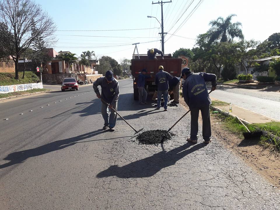 Realizan bacheo en ruta 8