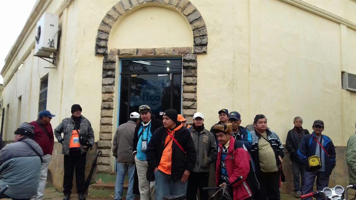 Vendedores de quiniela protestan por disposición que consideran injusta