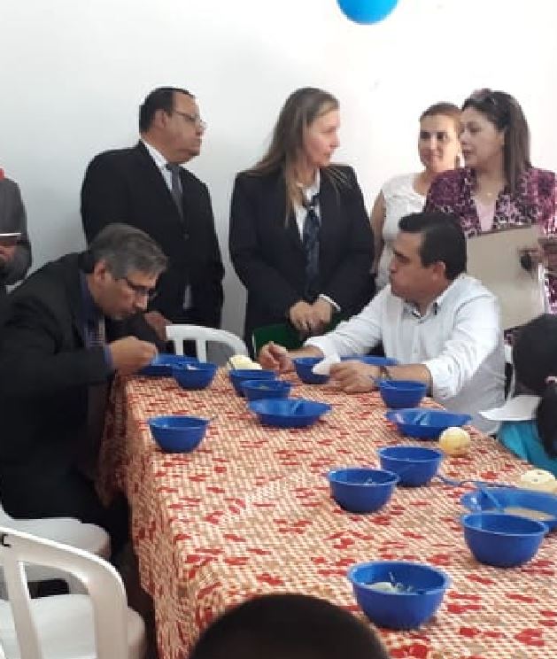 Padres de familia denunciaron provisión de ensalada de frutas en mal estado a escuela