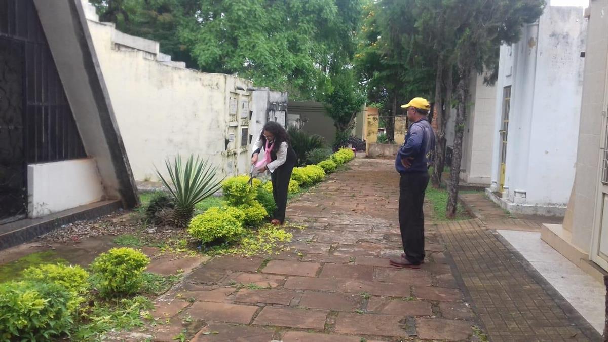 Arreglan cementerios y plazas