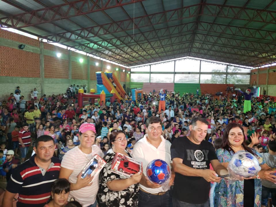 Agasajaron a niños de Ybycui por el día de los Reyes Magos