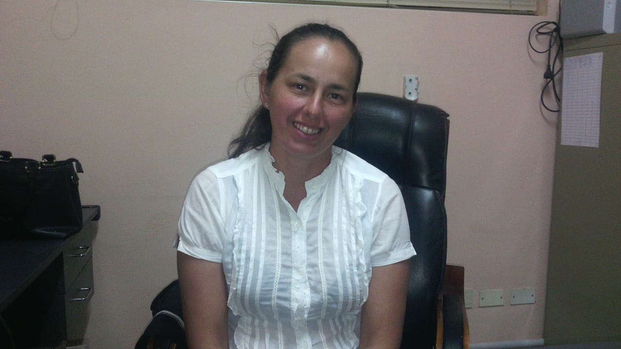 Gobernación recibe máquinas de Itaipu para preparación de suelos