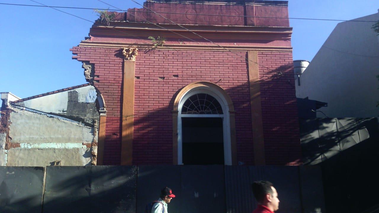 Disgusto de vecinos por demolición de casa antigua