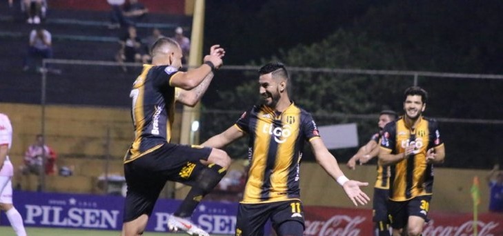 Guaraní remonta y golea al Santo