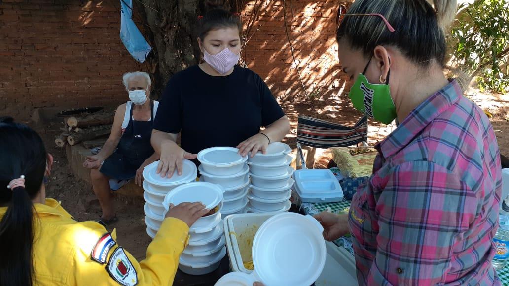Organizan tallarinada solidaria.