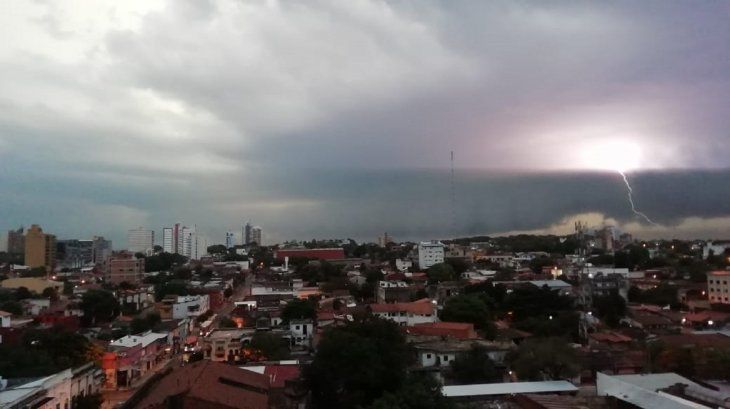Clima frío a fresco, con mucha humedad y lluvias para este miércoles