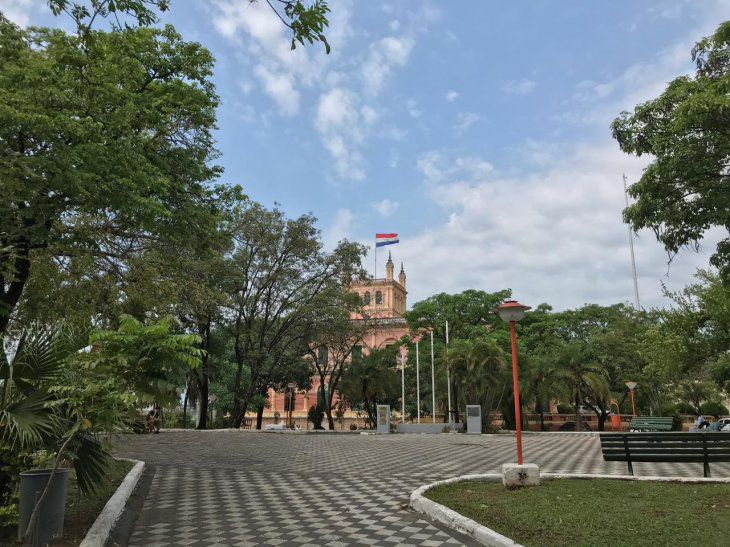 Clima fresco a cálido y con lluvias dispersas para este lunes
