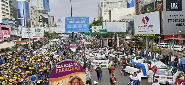 CDE: manifestantes cierran ruta PY02.