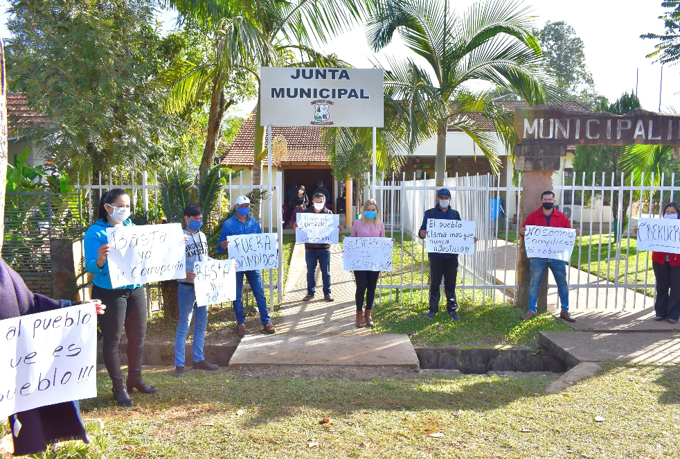 Como forma de protesta quieren realizar huelga de hambre y encadenamiento frente a la Municipalidad.