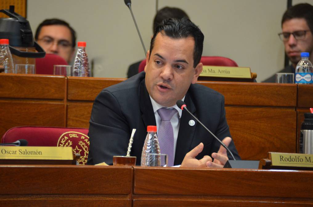 Sindicato de Directores se suma a marcha por destitución de Friedmann.