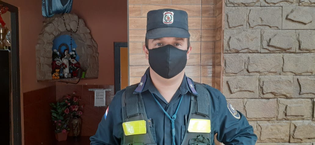 Cobertura policial sin inconvenientes durante encuentro deportivo.