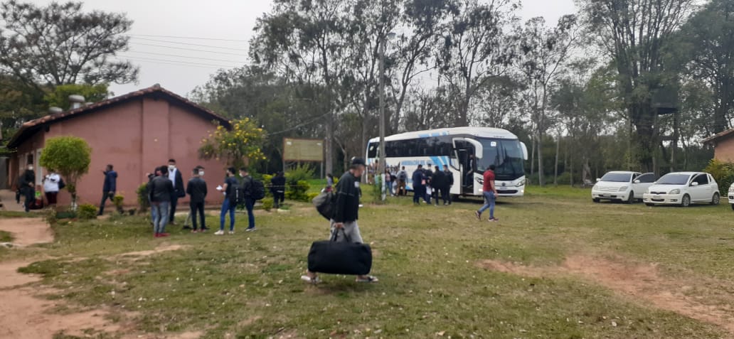 Albergados en la Escuela Agrícola de Villarrica, reciben alta médica.