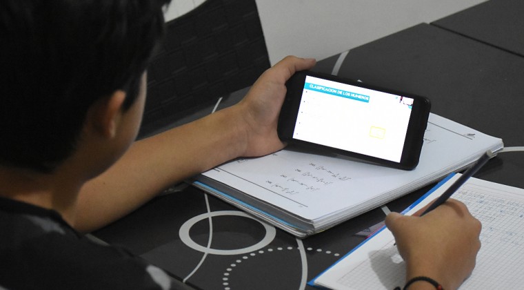 Mientras Petta huye de realidad, alumnos ya ni hacen la tarea: “Te dicen vyropáma voi”