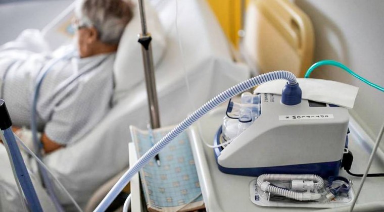 El negocio de la pandemia: sin licitar, Salud compra 50 respiradores con sobrecosto
