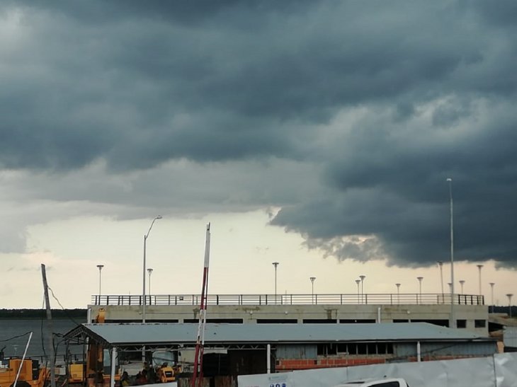 Martes cálido a caluroso, con lluvias dispersas y ocasionales tormentas