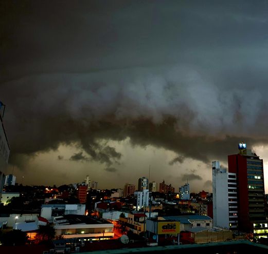 Amplían alerta por tormentas a 14 departamentos.