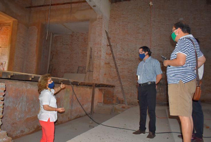 Artista Diego Sánchez Hasee, visitó el emblemático teatro municipal de Villarrica.