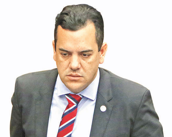 Suspenden con chicanas audiencia de Friedmann por caso merienda escolar.