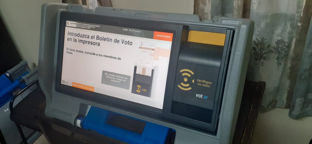 Registro electoral recibió cuatro máquinas para votar.