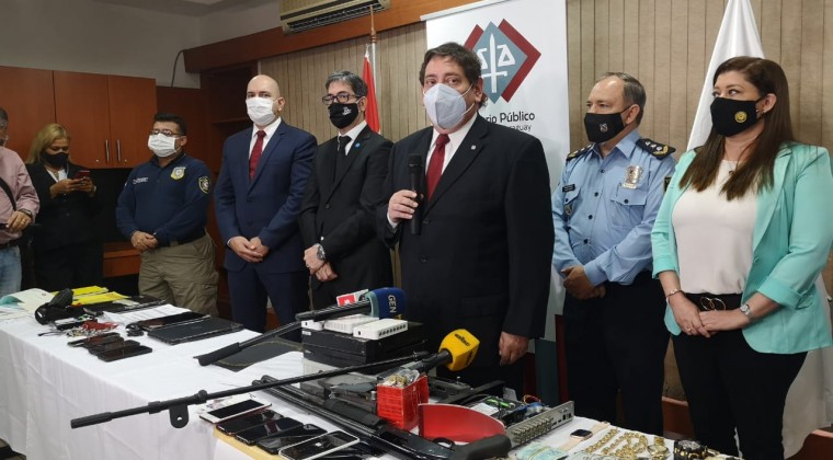 Fiscalía revela pruebas sobre red de narcotráfico tras hallazgo de helicóptero.