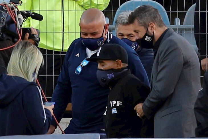 Internan a Diego Maradona