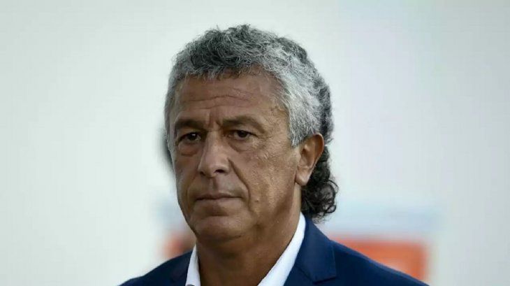 Gorosito: Más descensos que títulos, más derrotas que victorias.