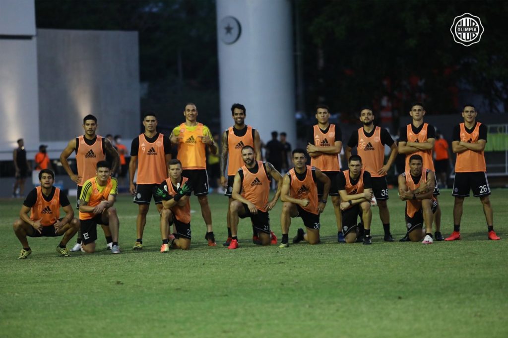 Los jugadores que pueden sumarse al túnel de “salida” en Olimpia.