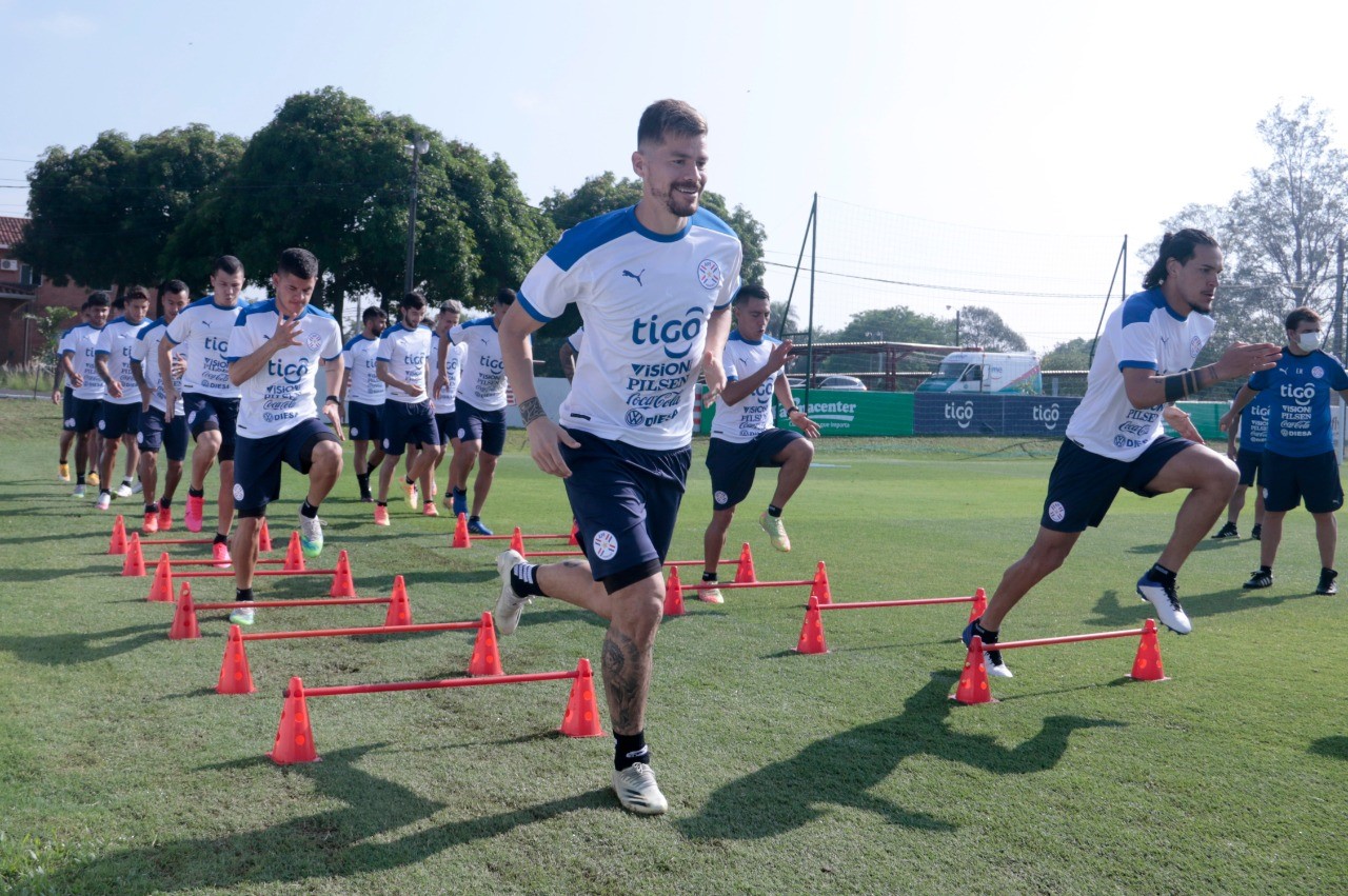FOTOS: La Albirroja ultimó detalles antes del viaje a Buenos Aires.